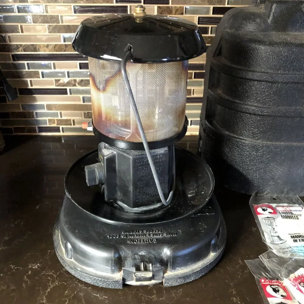 Century‎ 7058 Dual Mantle Propane Lantern  Piezo Ignition in Back Case Bundle